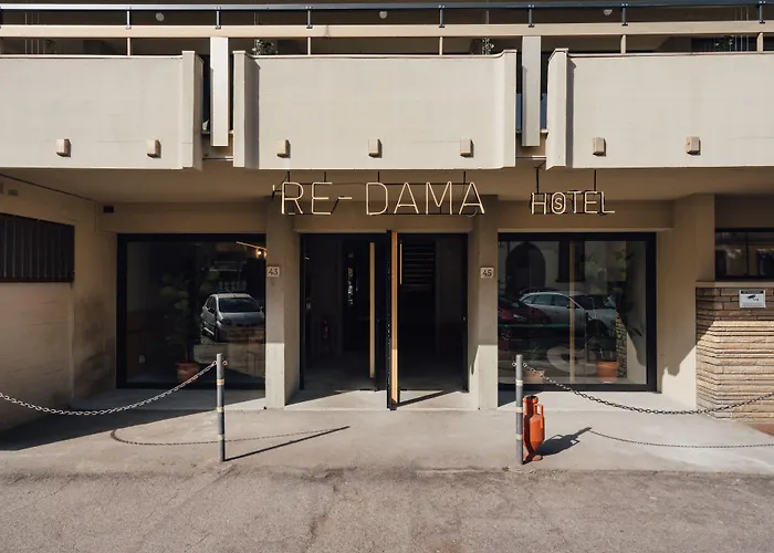 're-dama Hostel *